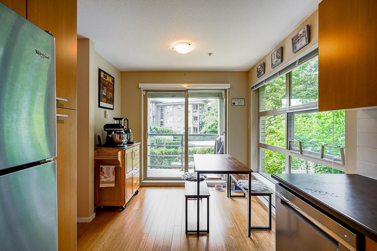 316-9319 University Cres