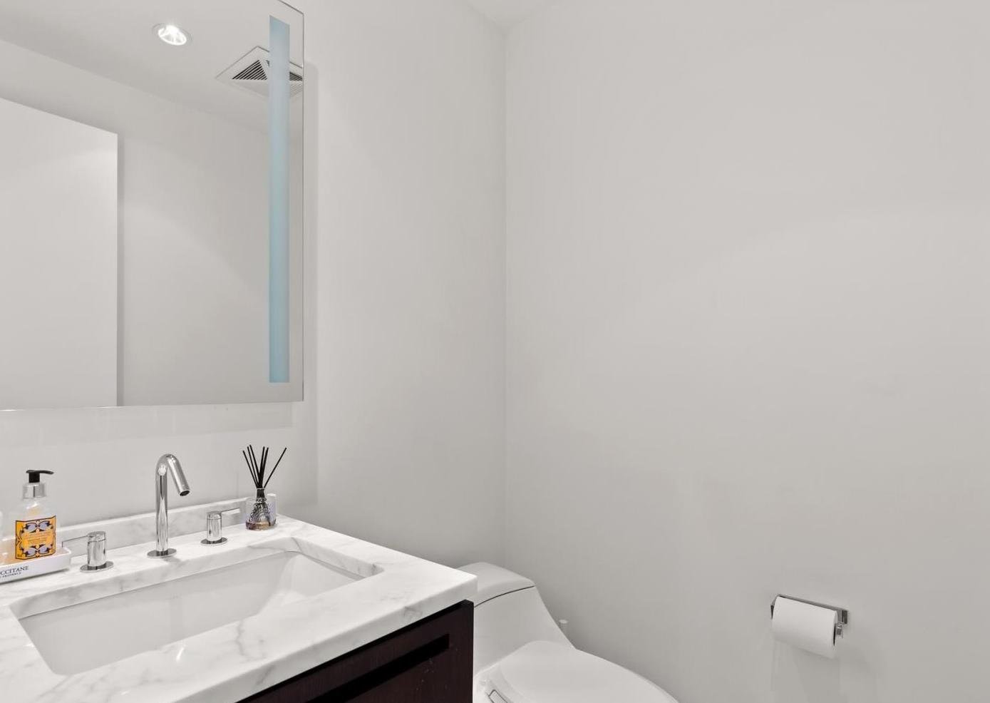 Suite 2605 -180 University Avenue