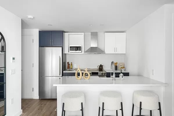 540 Graham Avenue Unit: 202