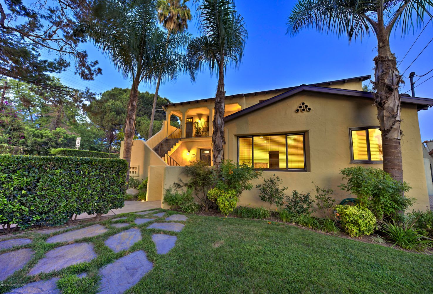 2040 El Molino Avenue