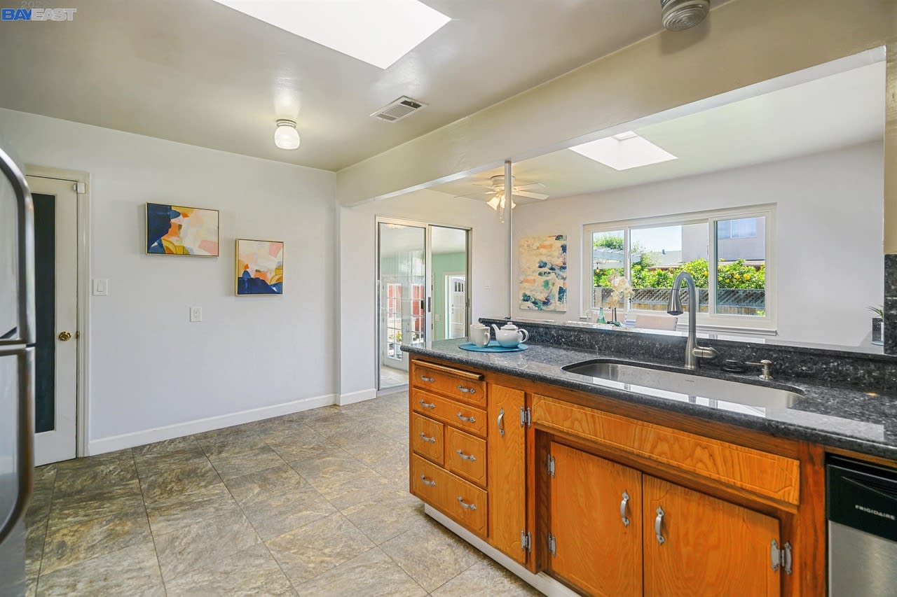 165 Bradhoff Ave