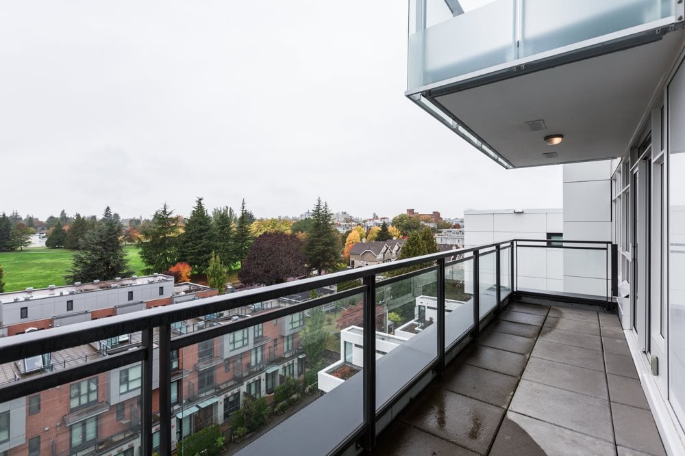 802-6383 Cambie St