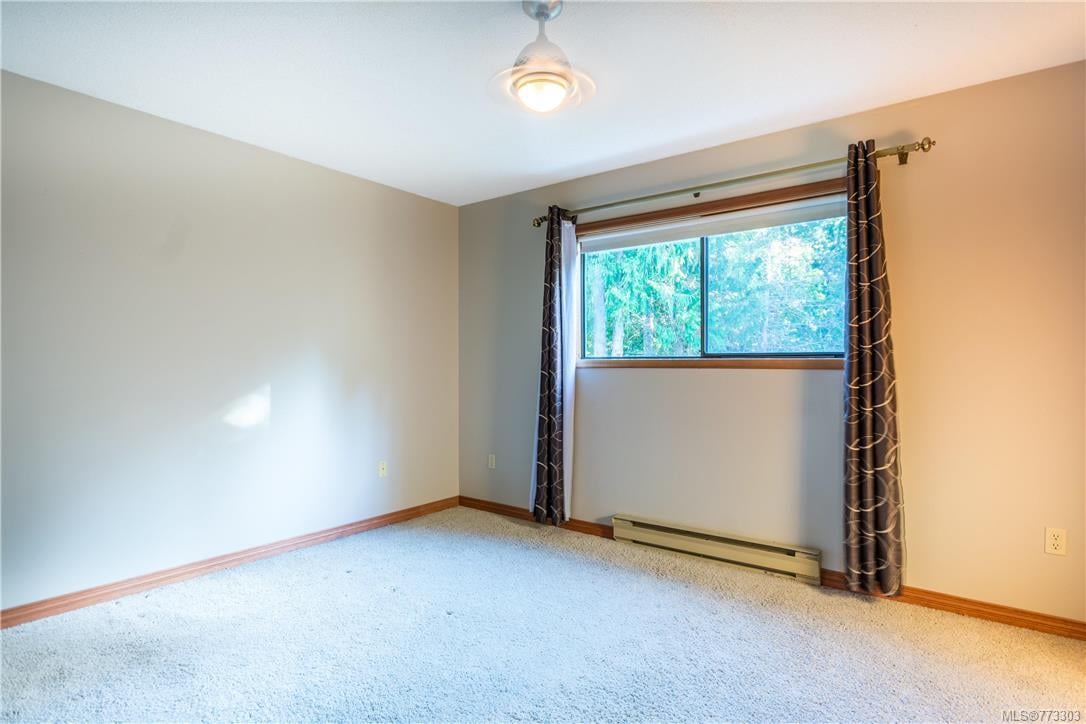 8733 Forest Park Dr, North Saanich
