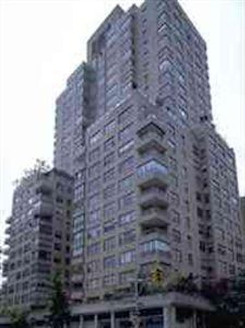 20 E 9th St #25F