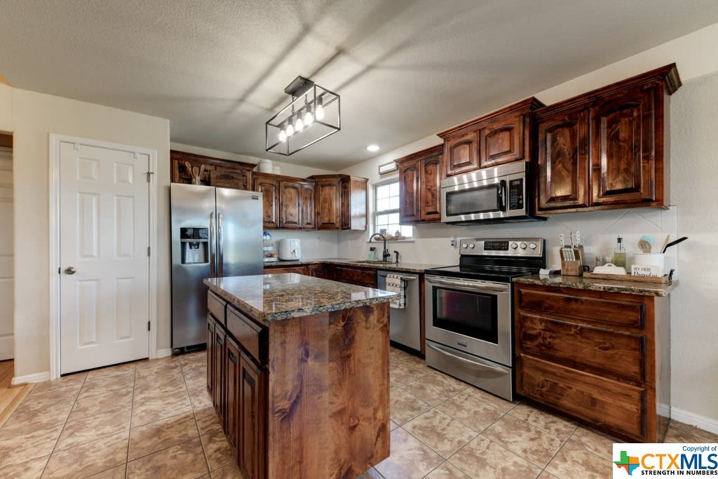 4215 Lucas Rd