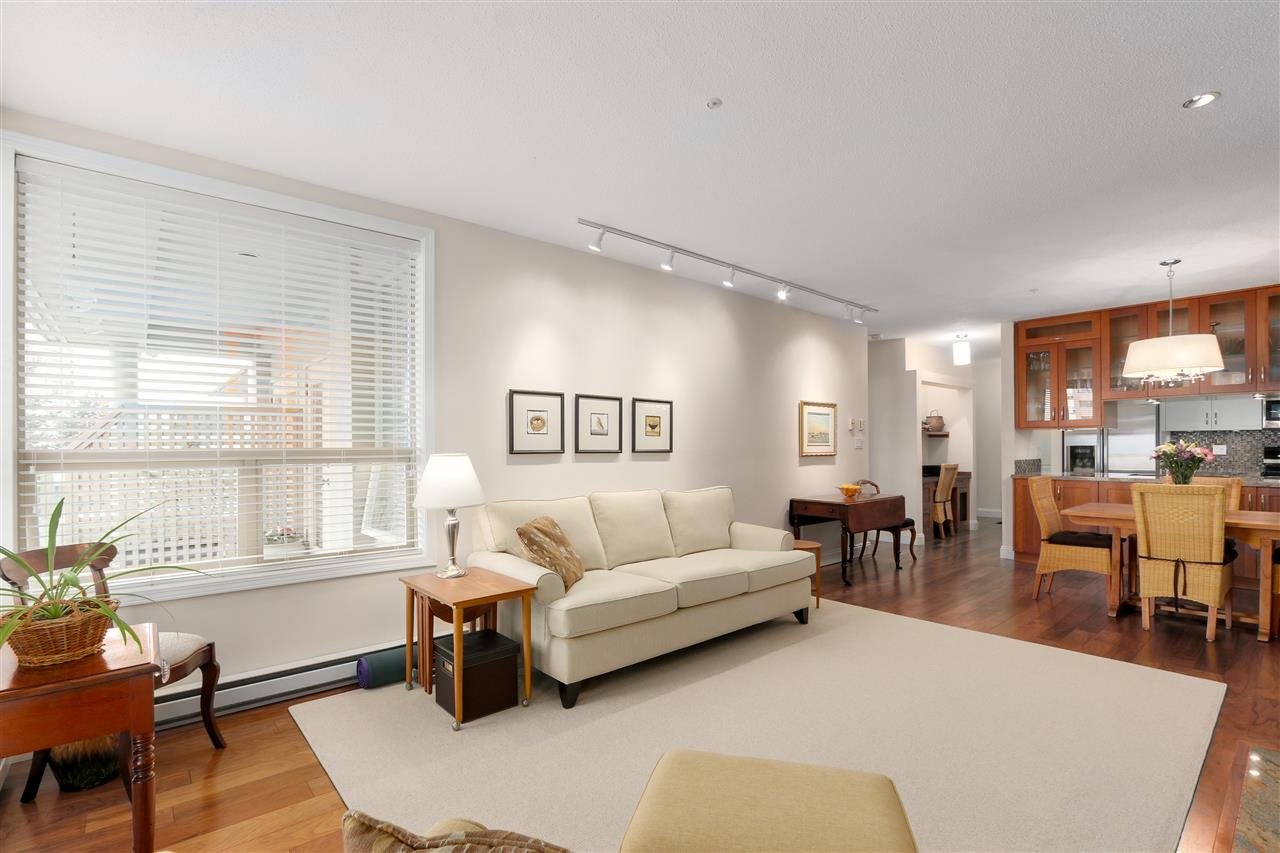 103-2202 Marine Dr