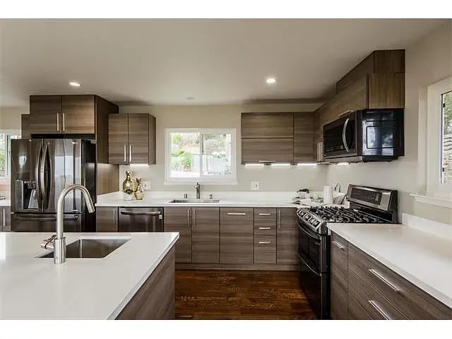 12 Belvedere Ct