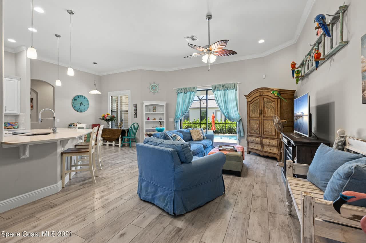 7689 Kerrington Dr