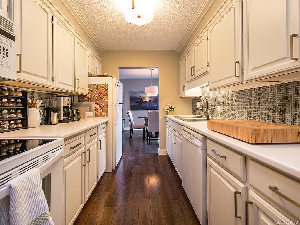 204-1419 Stadacona Ave, Victoria