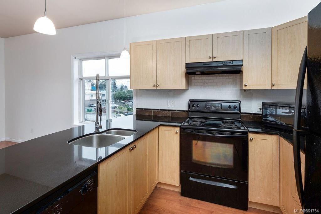402-821 Goldstream Ave, Langford