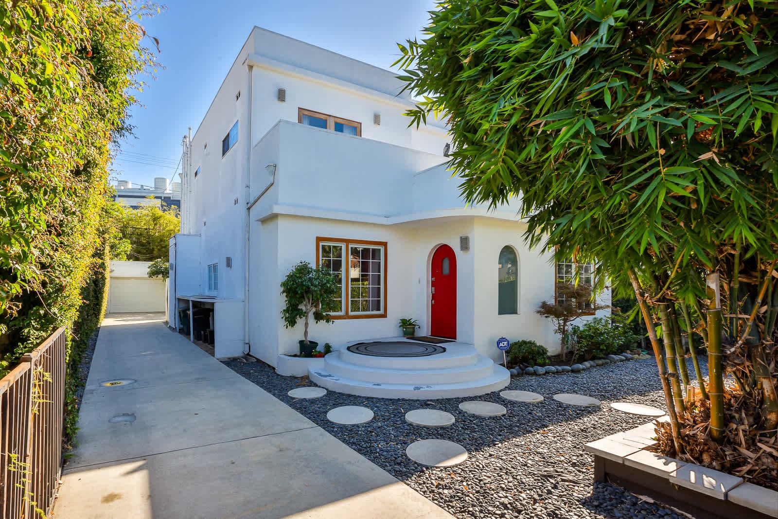 8718 Rosewood