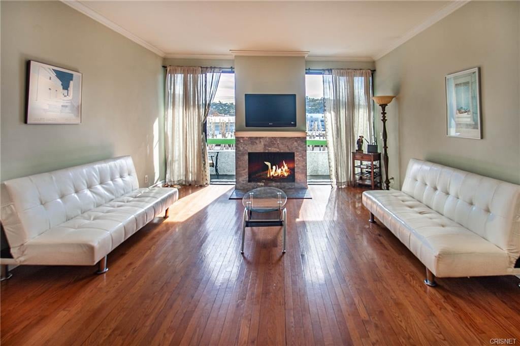 10861 Moorpark St 205 Toluca Lake CA
