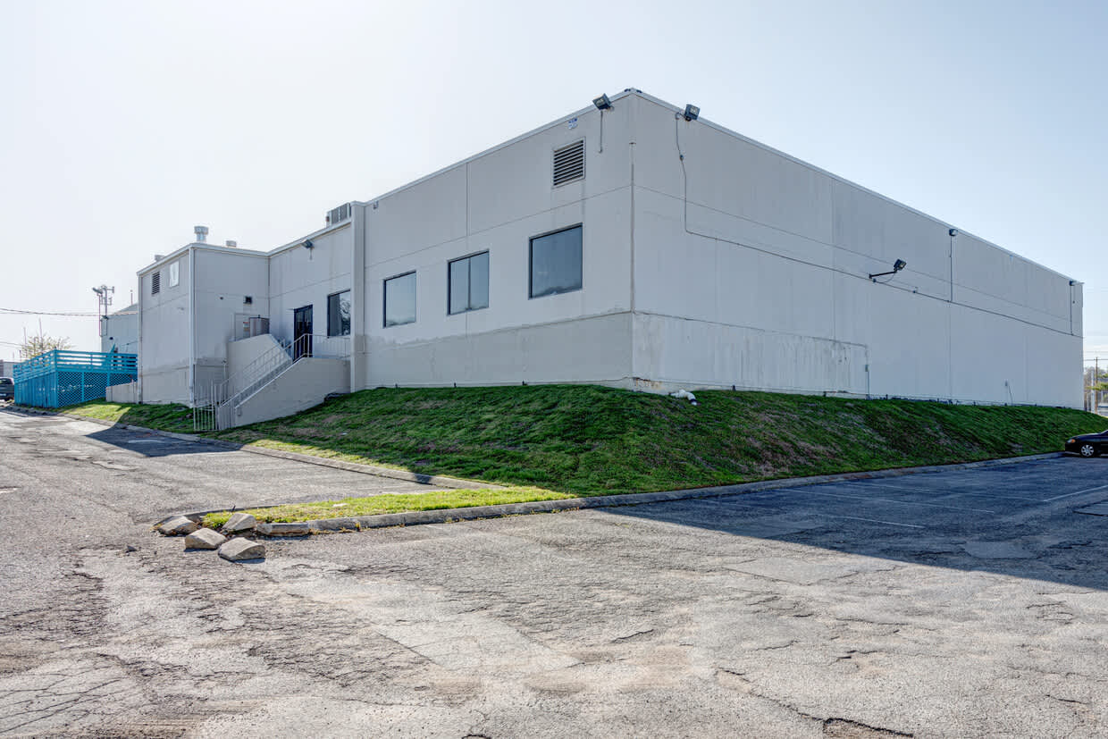 411 Metroplex Drive