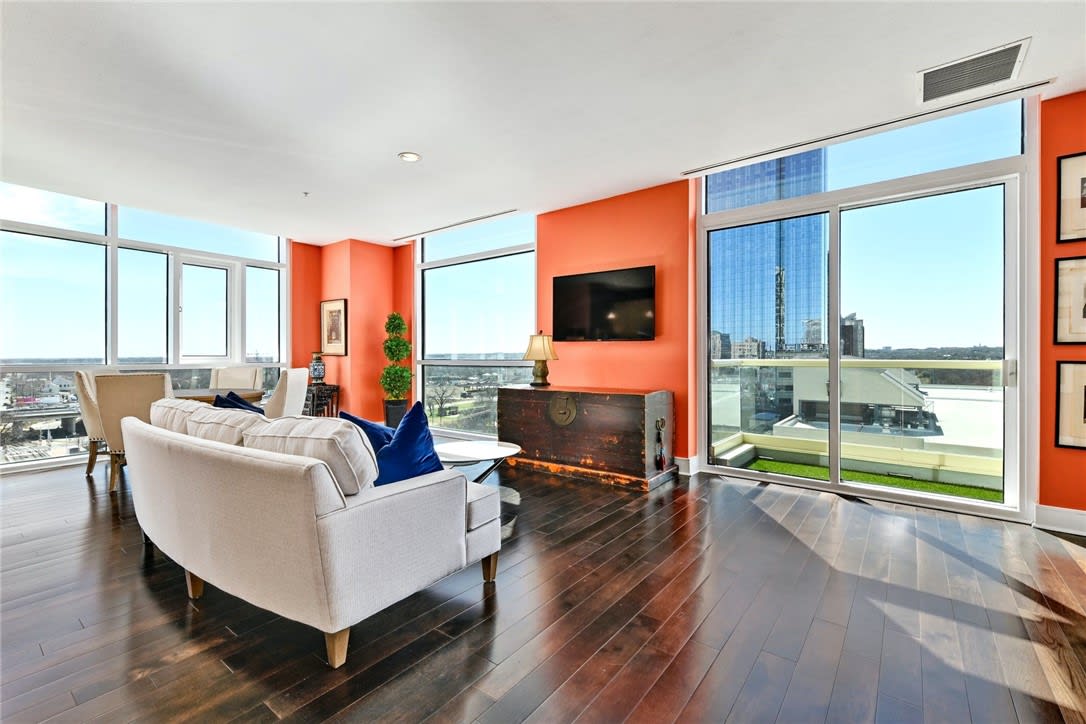 555 E 5th Street 829