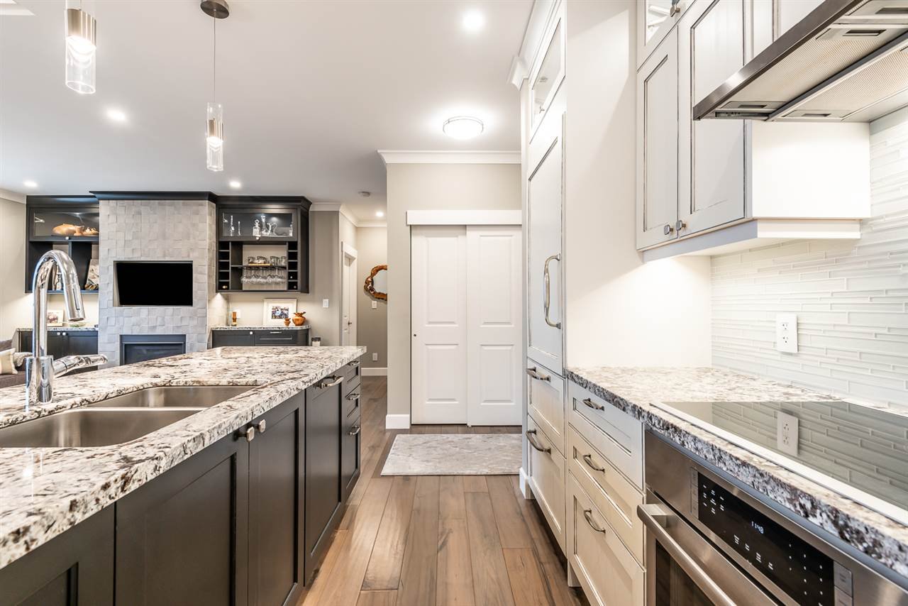 604-1211 Village Green Wy