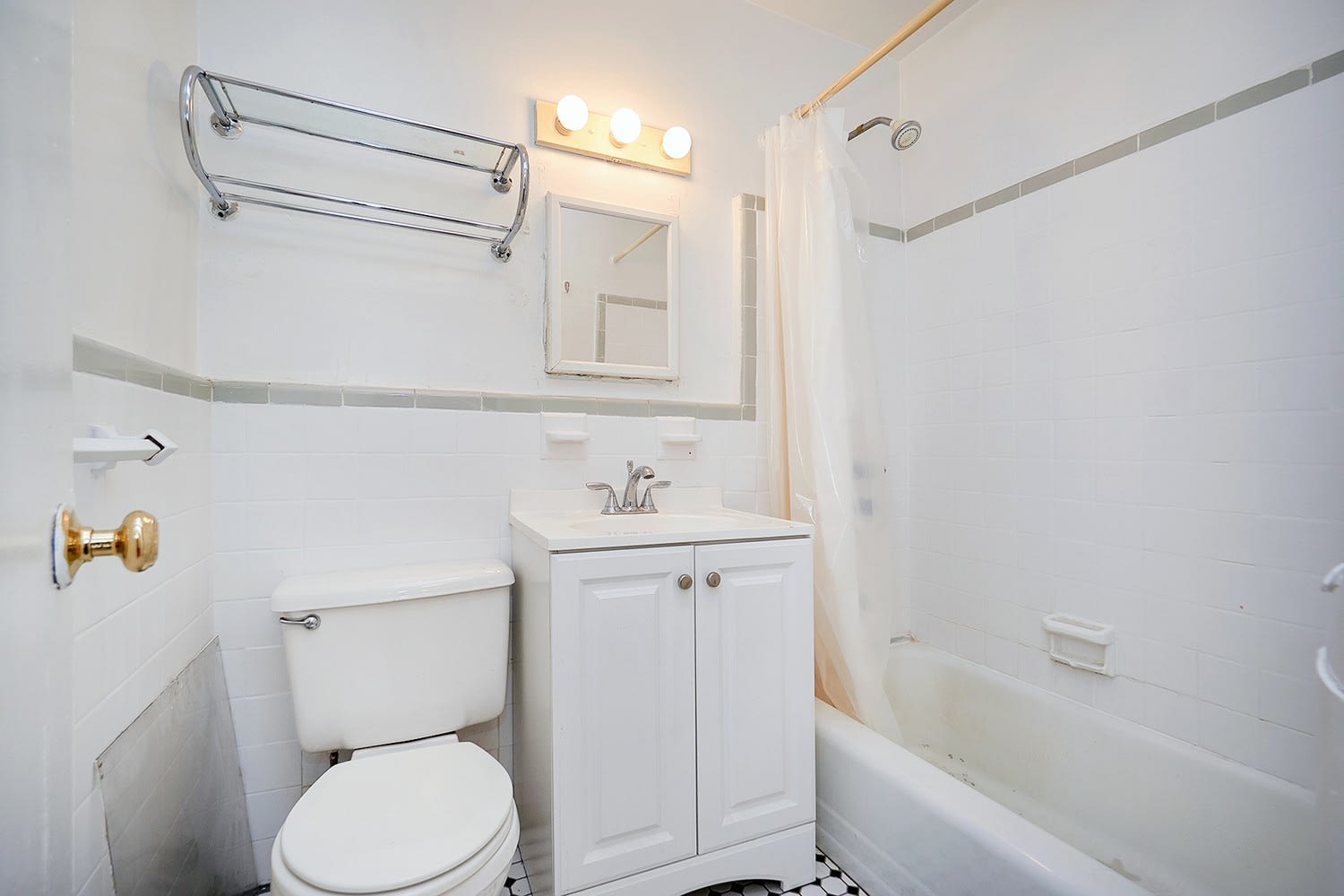 1055 2nd Ave, Unit 4B