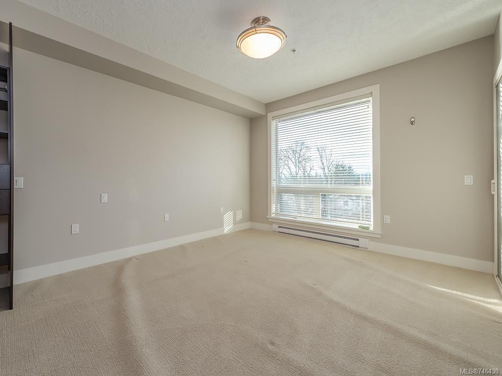 401-4529 W Saanich Rd