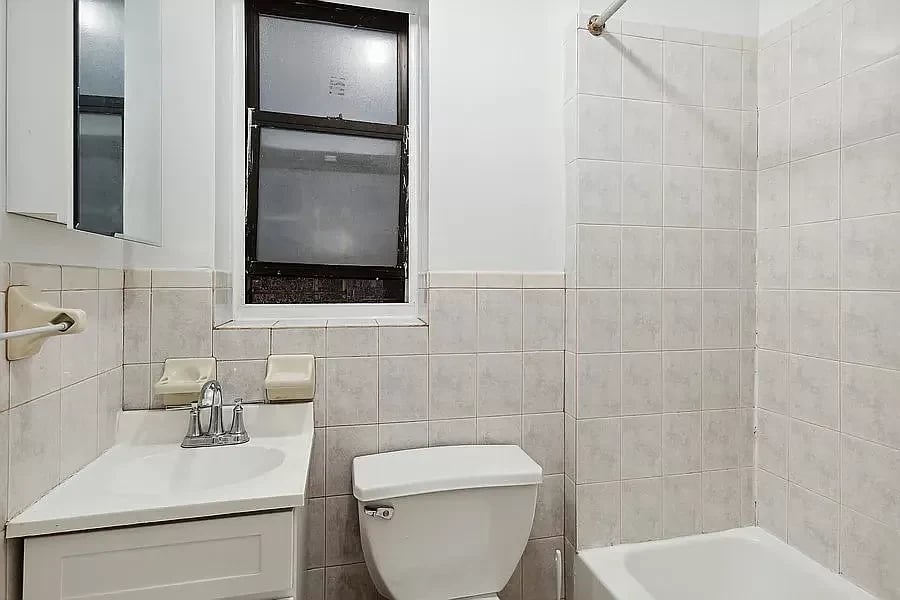 346 W 48th St #4W
