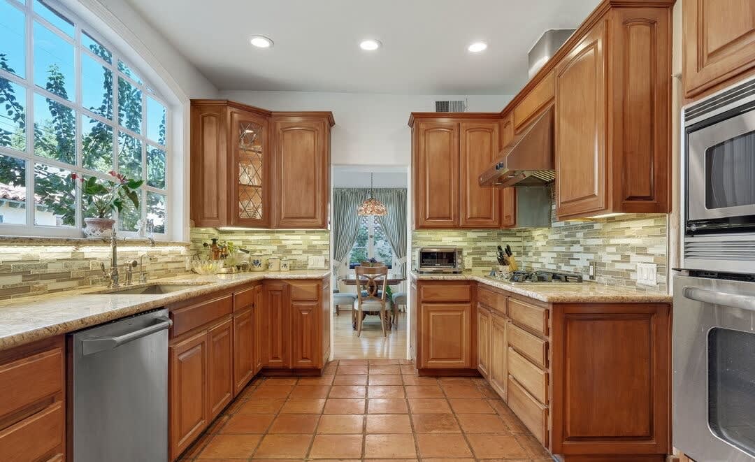 451 S Highland Ave