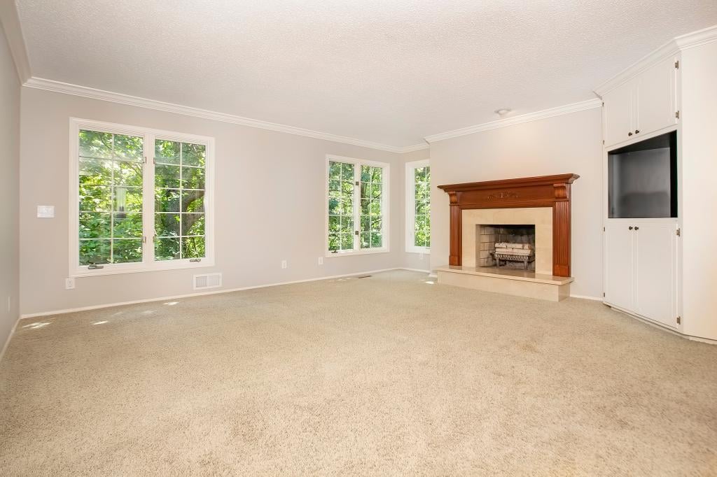 Charming in Eden Prairie!