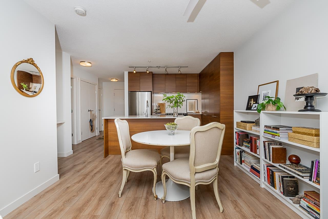 312-1677 Lloyd Ave