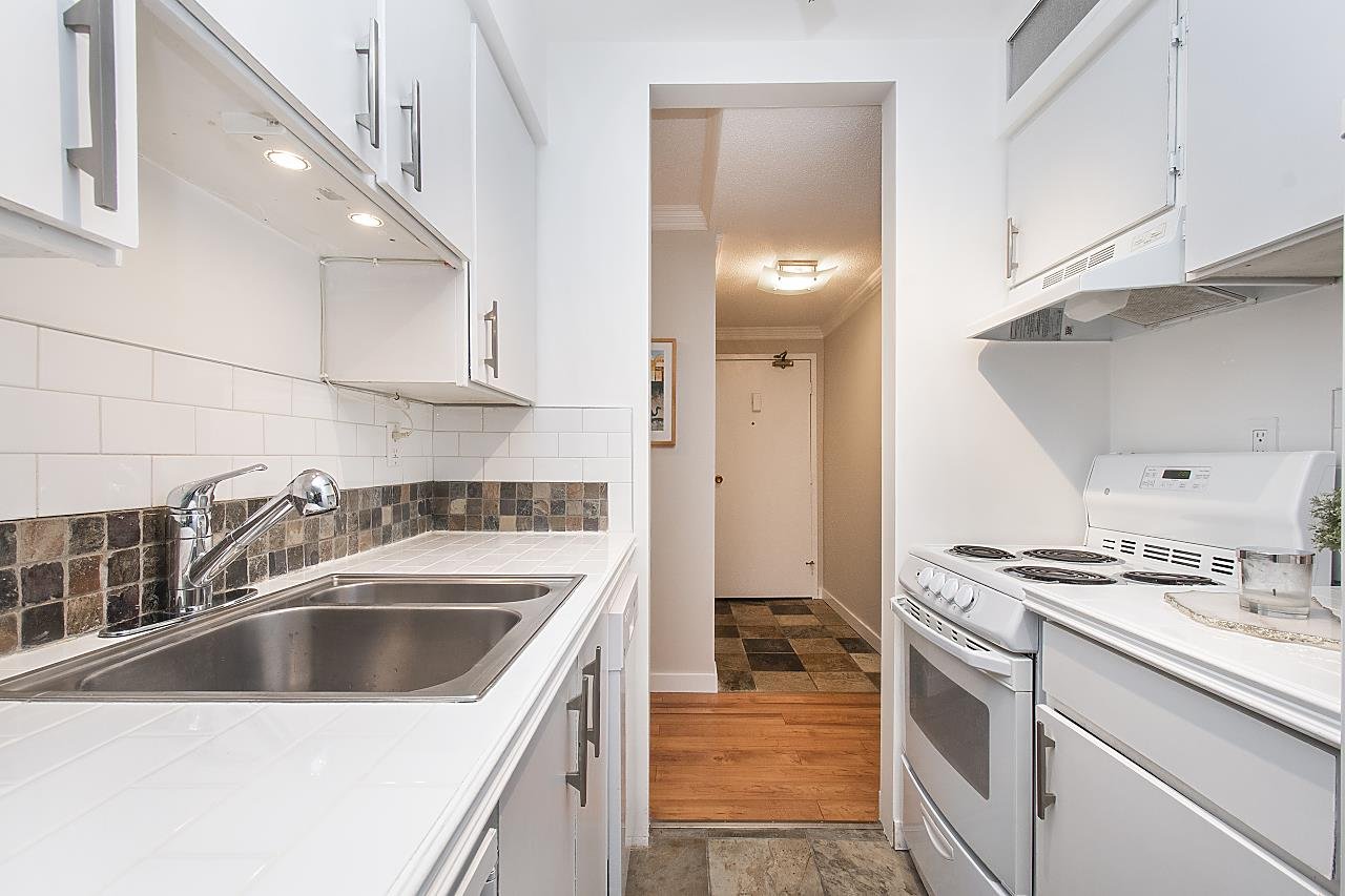 102-2335 York Ave