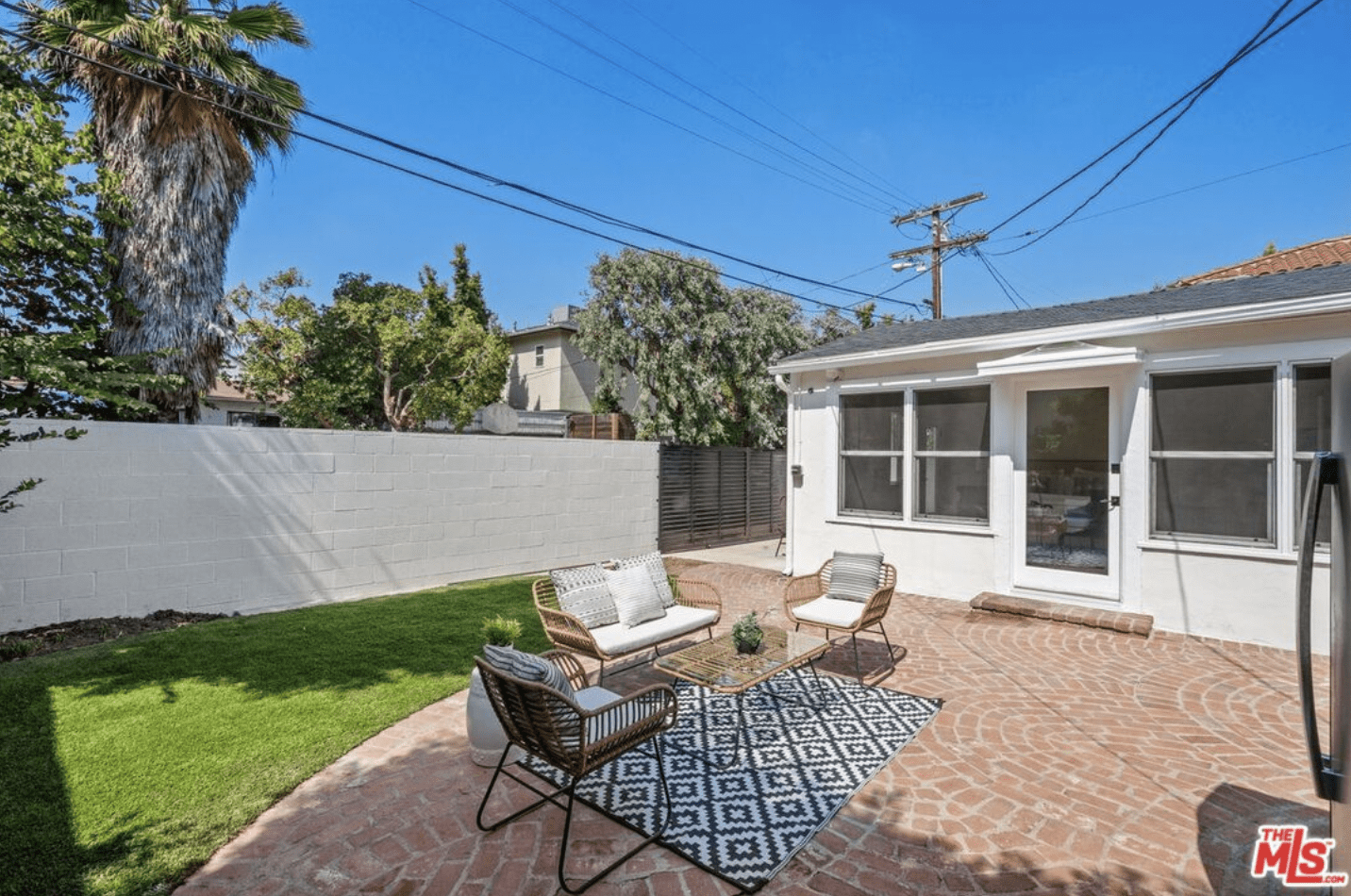 1447 S Doheny Dr