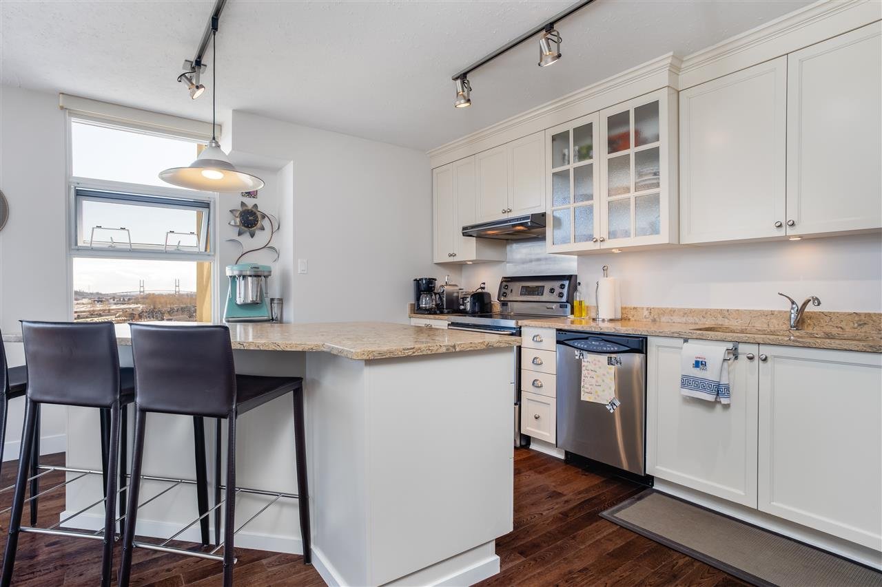 1603-1250 Quayside Dr