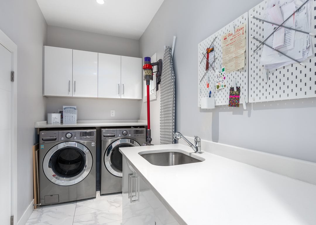 39217 Falcon Cres