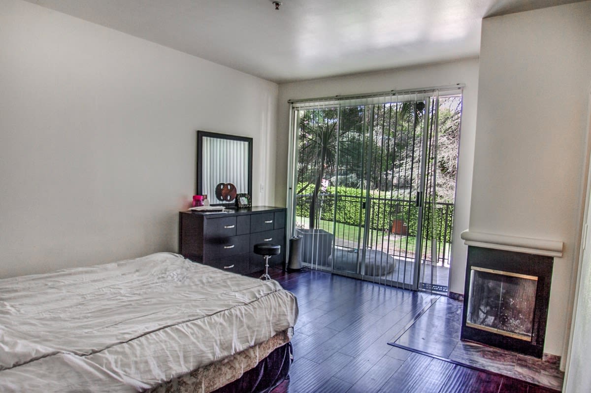 3944 Kentucky Drive Unit: 9 Hollywood Hills CA