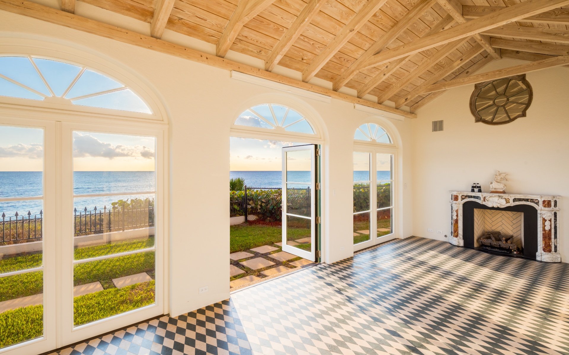 2817 N Ocean Blvd