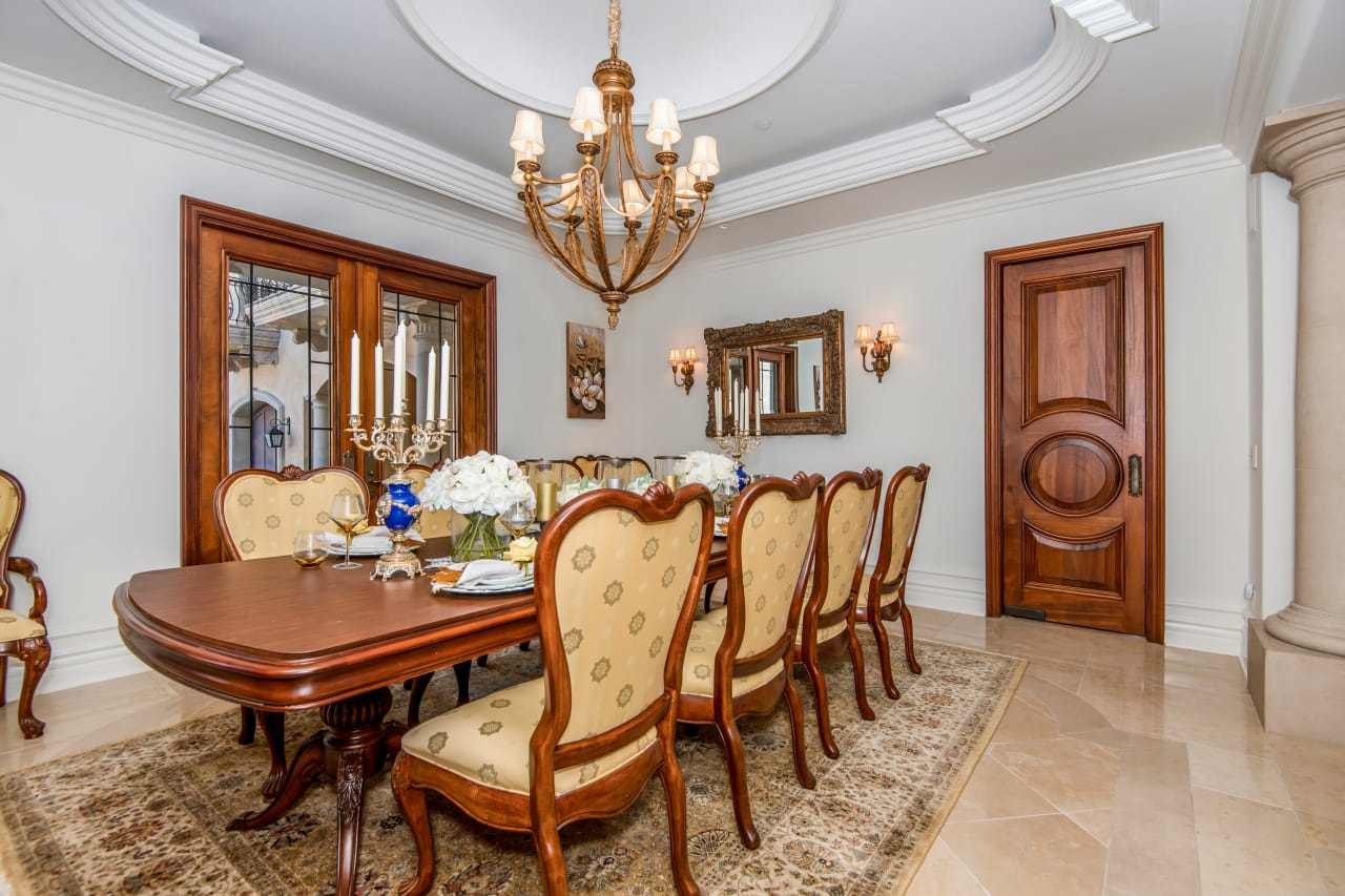 1233 Woodland Grove Ct, Calabasas Real Estate