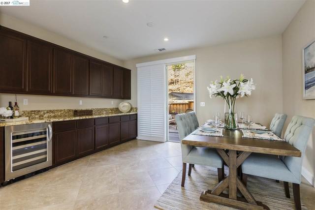 6496 Bayview Dr, Oakland, CA 94605