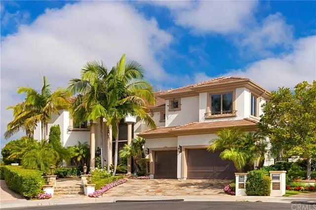 2 Elk Grove Ln