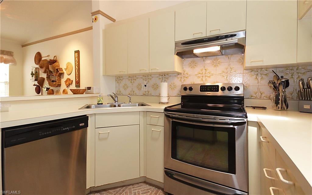 402 Emerald Bay CIR Unit: E5