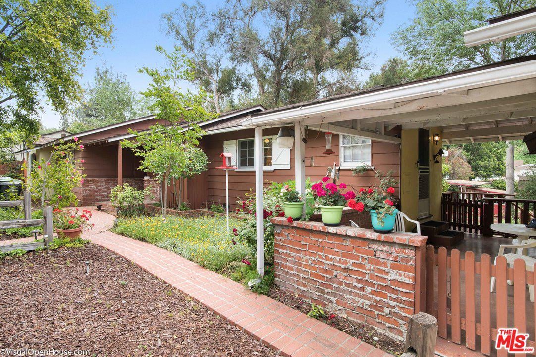 Charming 2 Bedroom Cottage in Studio City
