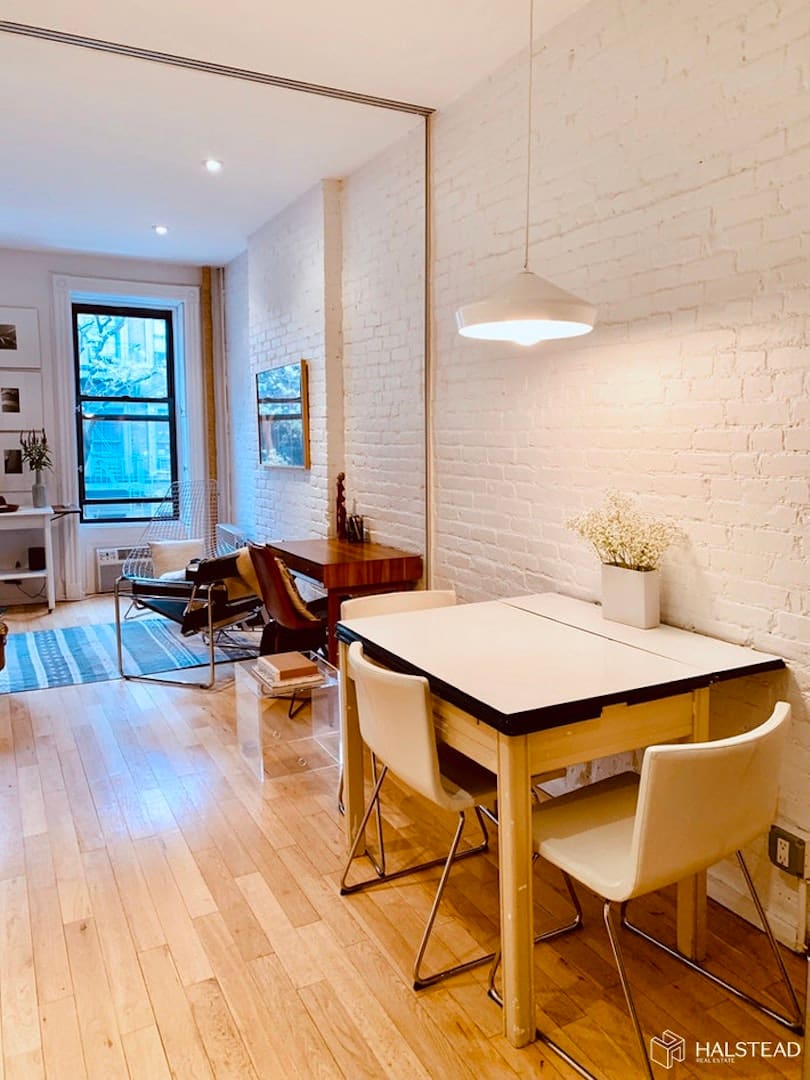 221 W 20th St, #3W