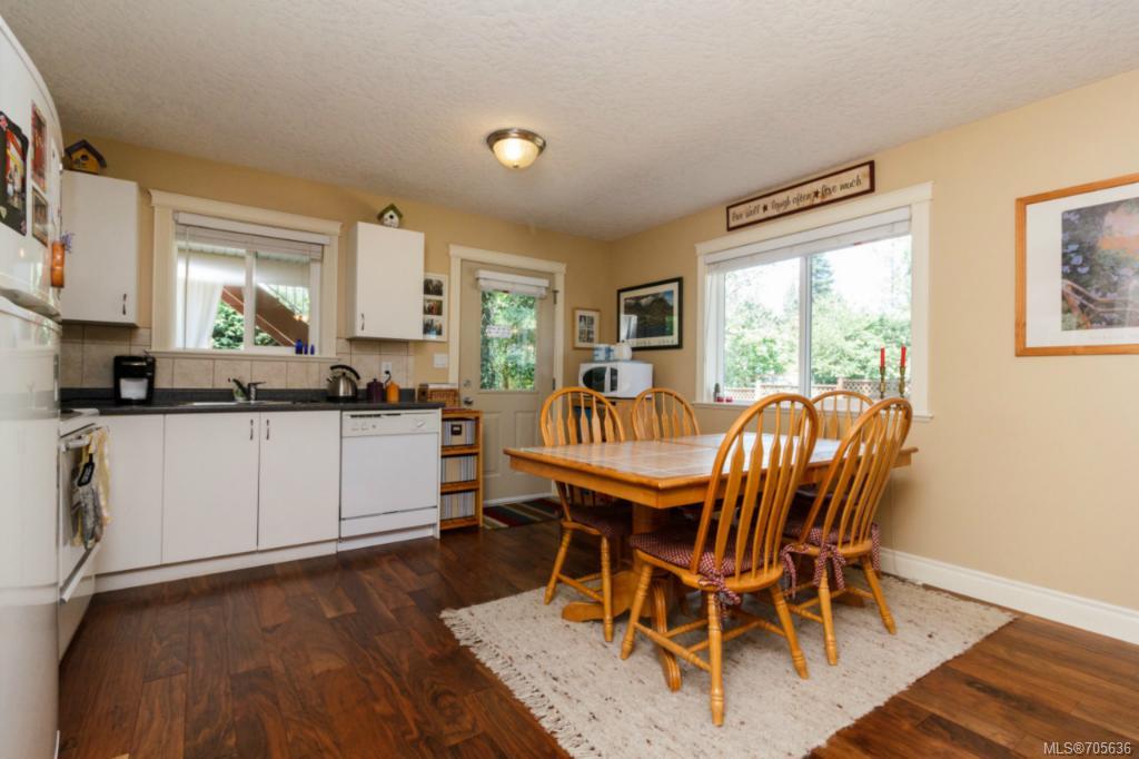 744 Claremont Ave, Saanich