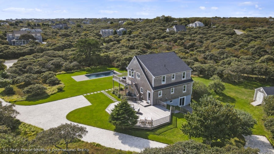 36 Lyons Ln