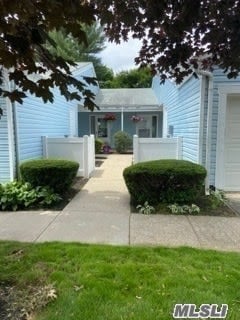 304 Bentley Ct, St. James