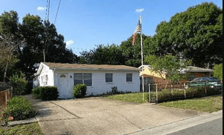 3919 Del Valle Ave
