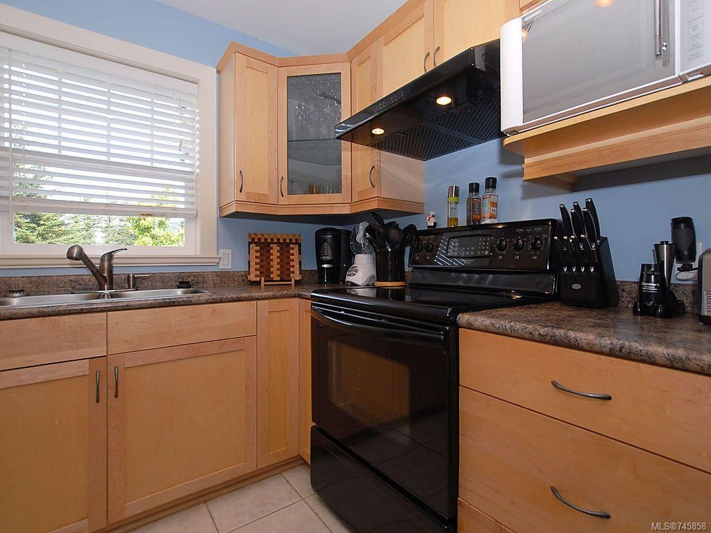 202-2752 Peatt Rd, Langford
