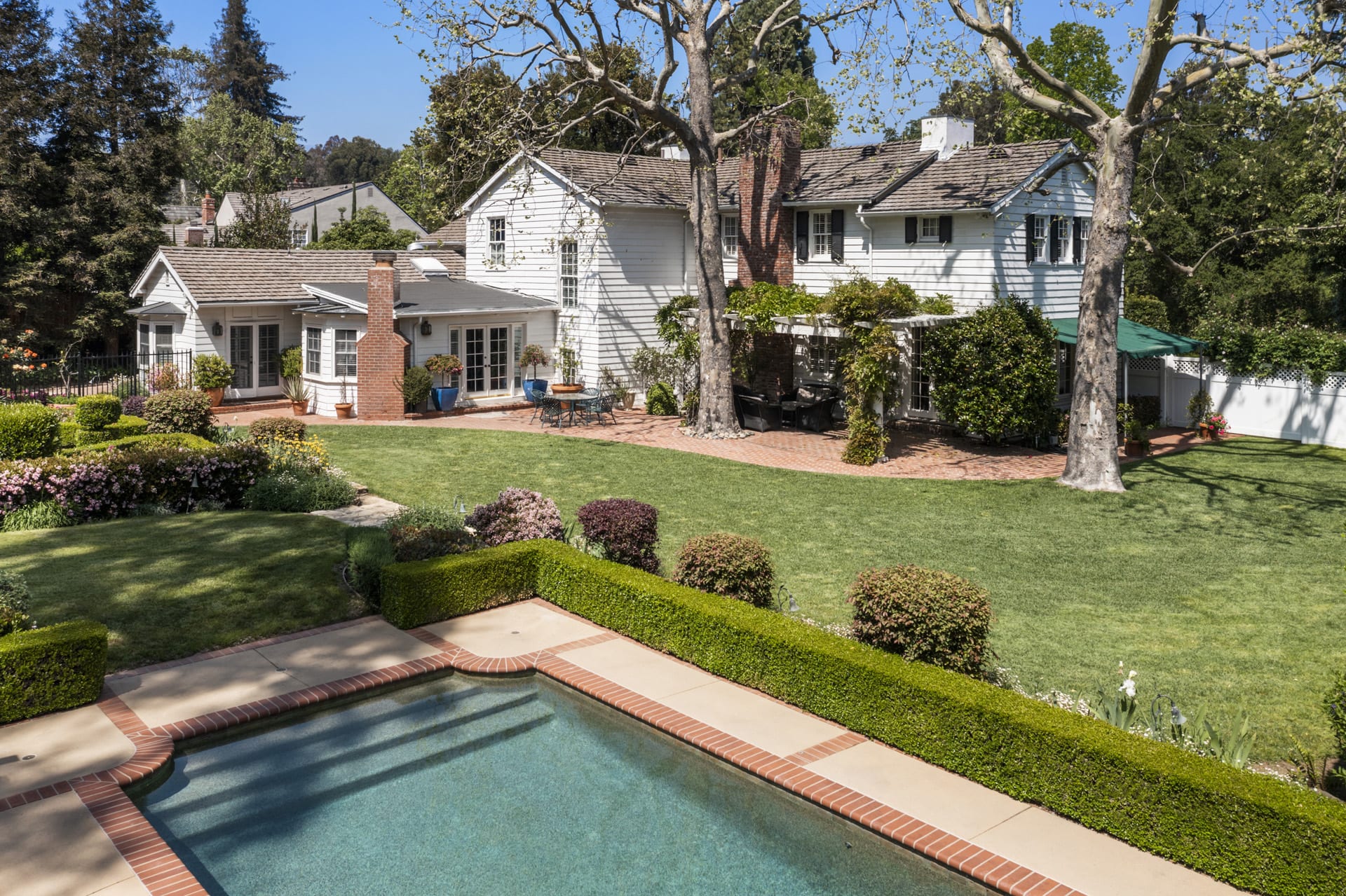 243 South San Rafael Avenue