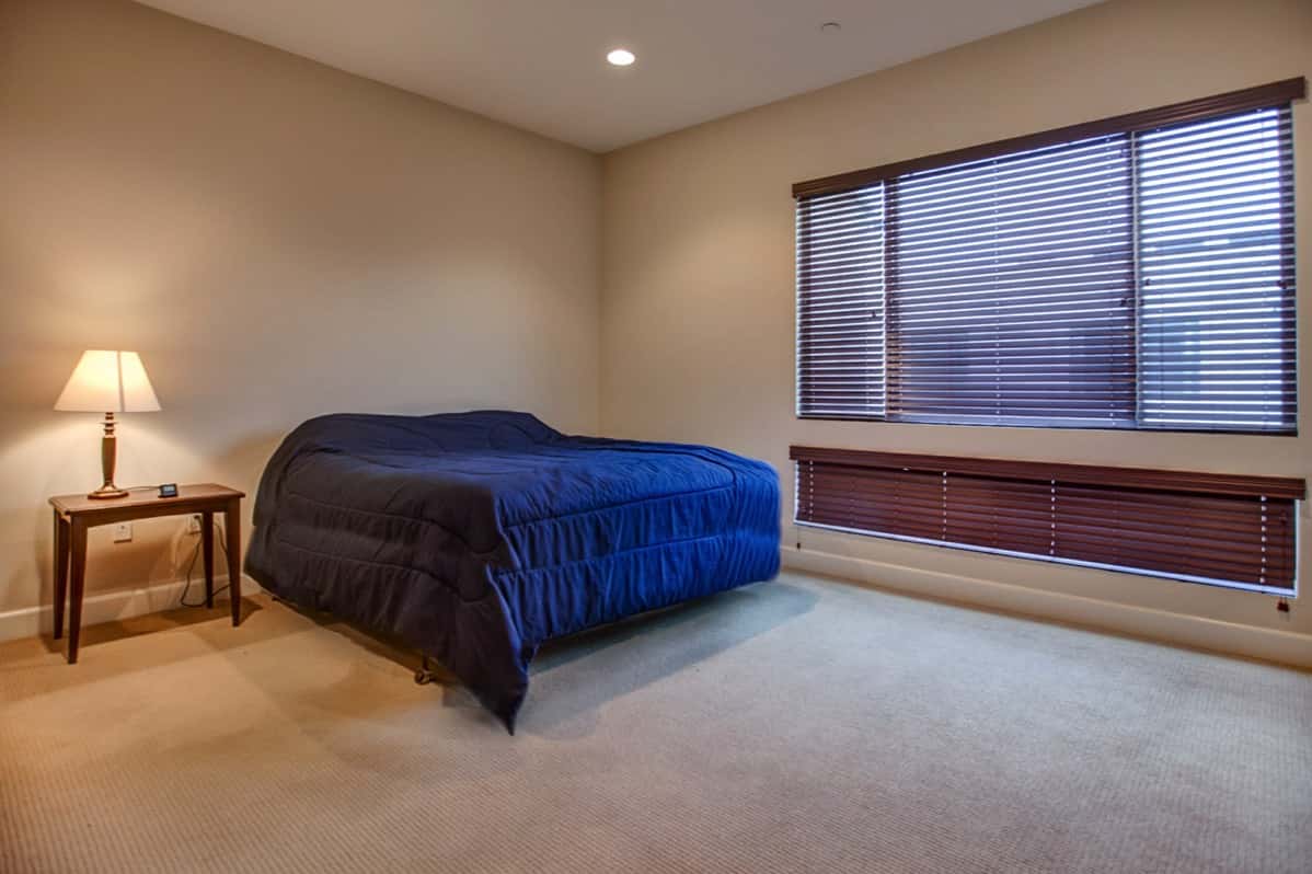 10878 Bloomfield St 405, Toluca Lake, CA