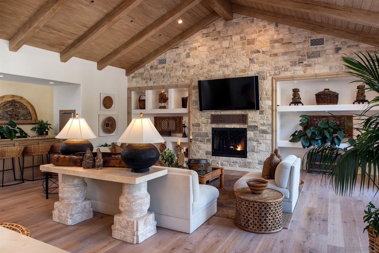 16364 Via Cazadero