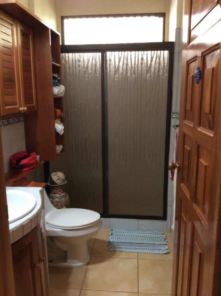 Beautiful 3 bedroom, 2 bathroom home with a 1 bedroom guest apartment and pool in Ojochal.