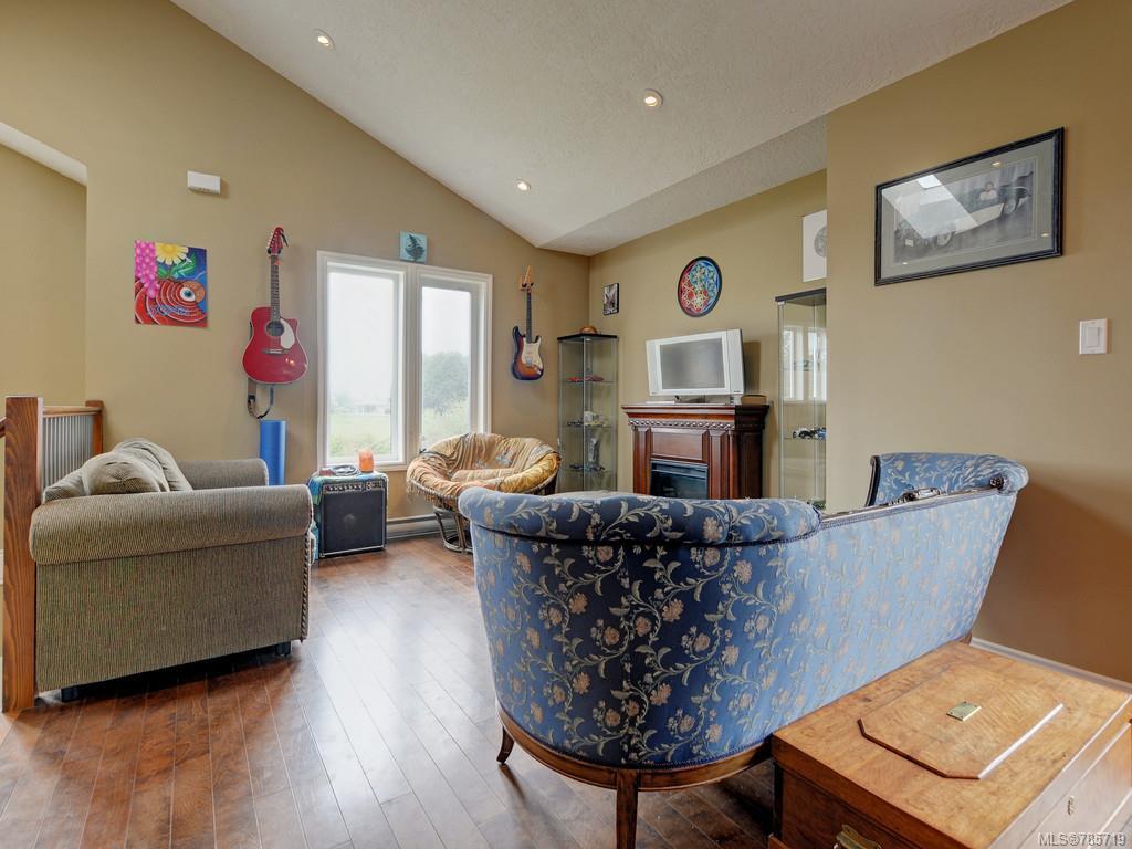 106-2038 Gatewood Rd, Sooke