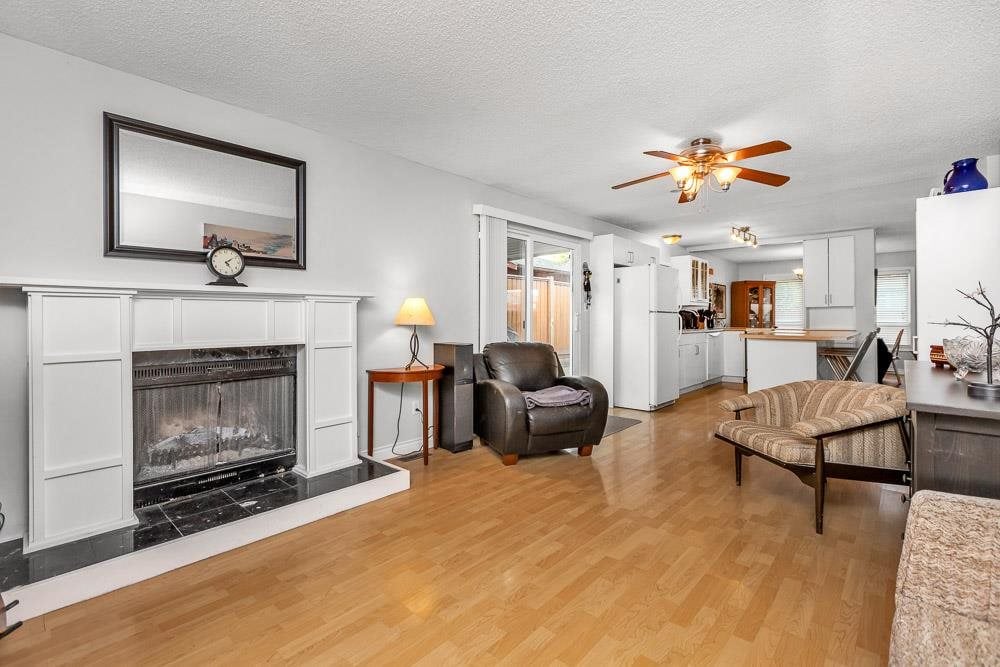 1158 Esperanza Dr