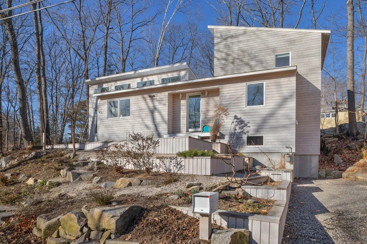 New Listing – 87 Oakhurst Road, Cape Elizabeth, Maine – $1,279,000