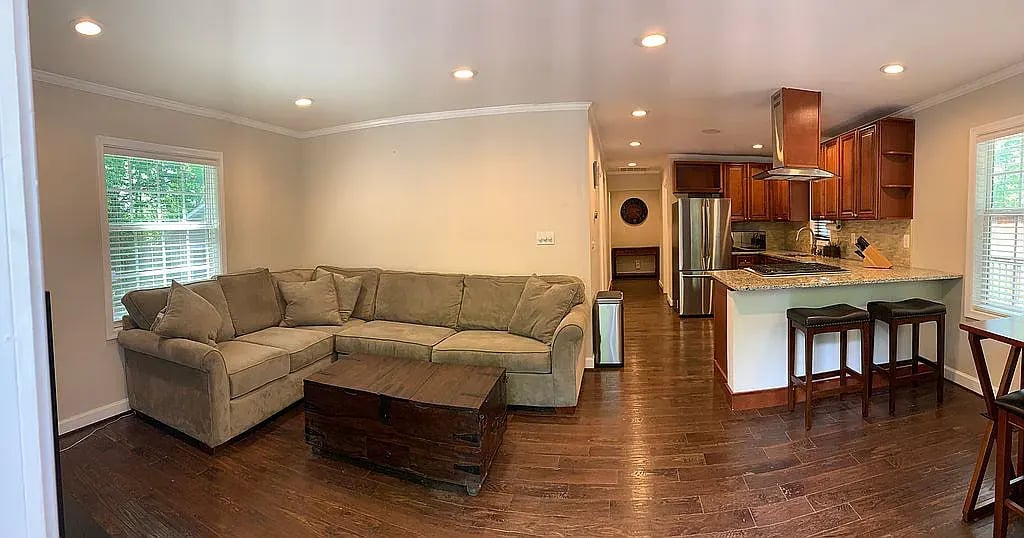 219 N Holiday Dr